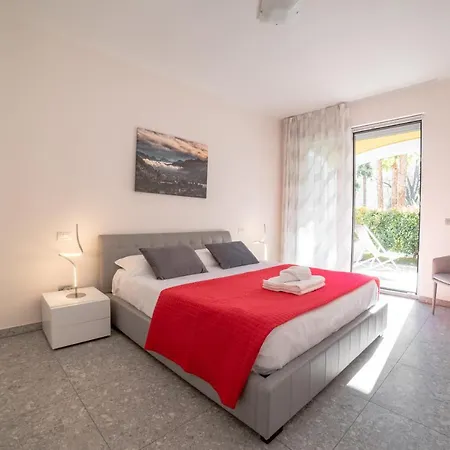 Yachting Aparthotel 4*