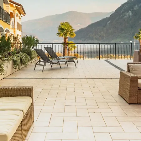 Yachting Aparthotel 4*