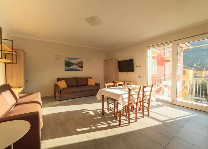 Hotel apartamentowy Yachting Lavena Ponte Tresa