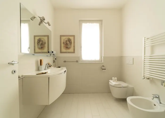 Yachting Hotel apartamentowy Lavena Ponte Tresa